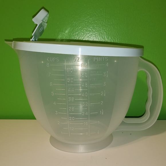 Tupperware Classic 8 cup Mix ‘N Stor Pitcher - Picture 2 of 4